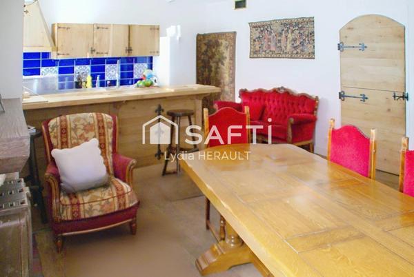 Maison de ville spacieuse idéalement située dans le centre historique de COGNAC