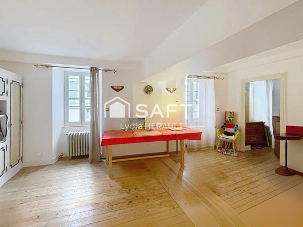 Maison de ville spacieuse idéalement située dans le centre historique de COGNAC