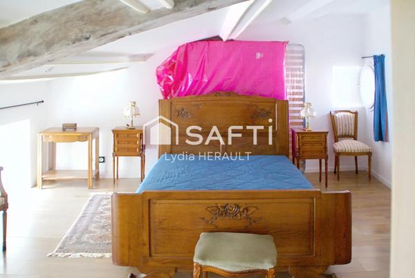 Maison de ville spacieuse idéalement située dans le centre historique de COGNAC