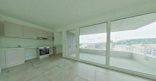 APPARTEMENT T3 A LOUER - LYON 2EME ARRONDISSEMENT 69.6 m 2 1 520 € charges comprises par mois
