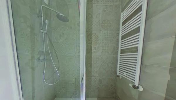 APPARTEMENT T3 A LOUER - LYON 2EME ARRONDISSEMENT 69.6 m 2 1 520 € charges comprises par mois