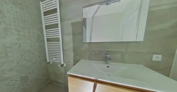 APPARTEMENT T3 A LOUER - LYON 2EME ARRONDISSEMENT 69.6 m 2 1 520 € charges comprises par mois