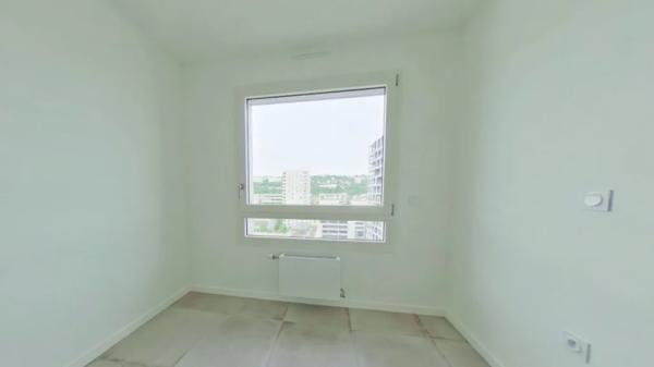 APPARTEMENT T3 A LOUER - LYON 2EME ARRONDISSEMENT 69.6 m 2 1 520 € charges comprises par mois