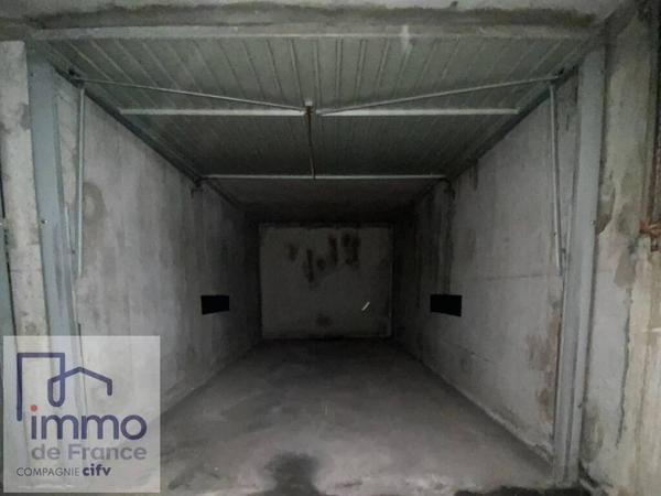 BOX FERMÉ EN SOUS-SOL