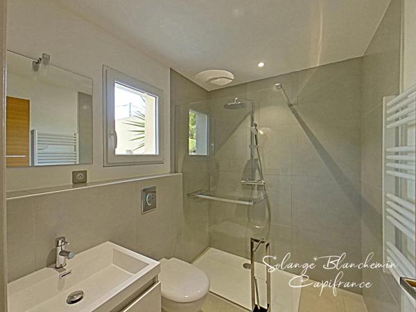 Dpt Hérault (34), à vendre Bessan – Maison 5 pièces + 3 studios – Piscine – Prix en baisse