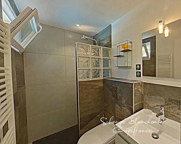 Dpt Hérault (34), à vendre Bessan – Maison 5 pièces + 3 studios – Piscine – Prix en baisse