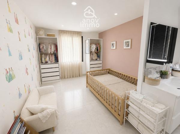 Villa
                                                                                                                                                                                                                                                                                                                        7 pièce(s)                                                                                                                                                                                                          4 chambre(s)                                                                                                                                                                                                          271  m²