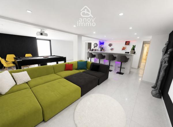 Villa
                                                                                                                                                                                                                                                                                                                        7 pièce(s)                                                                                                                                                                                                          4 chambre(s)                                                                                                                                                                                                          271  m²