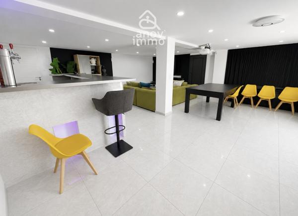 Villa
                                                                                                                                                                                                                                                                                                                        7 pièce(s)                                                                                                                                                                                                          4 chambre(s)                                                                                                                                                                                                          271  m²