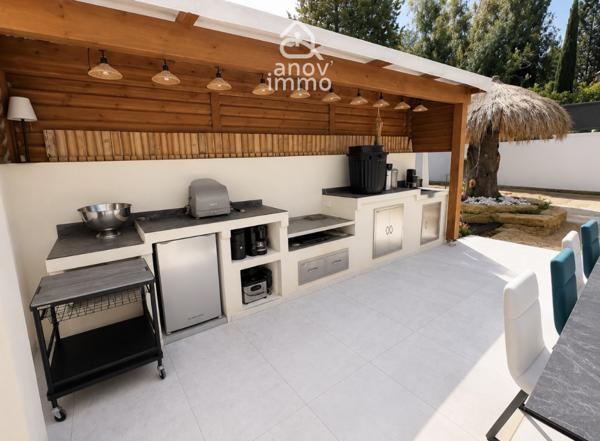 Villa
                                                                                                                                                                                                                                                                                                                        7 pièce(s)                                                                                                                                                                                                          4 chambre(s)                                                                                                                                                                                                          271  m²