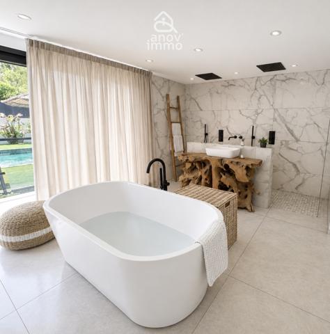 Villa
                                                                                                                                                                                                                                                                                                                        7 pièce(s)                                                                                                                                                                                                          4 chambre(s)                                                                                                                                                                                                          271  m²