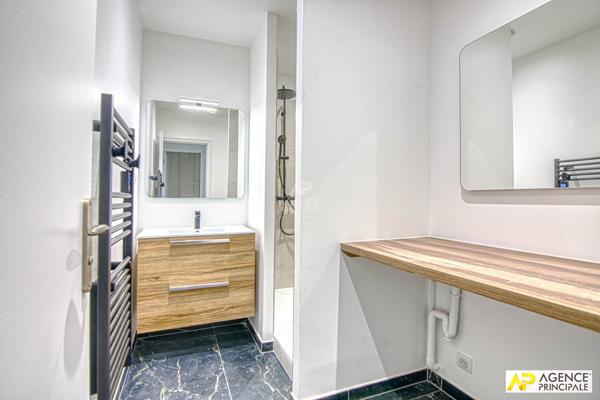 Versailles Notre-Dame Appartement exceptionnel de 2 pièce(s) 55 m2 situé au 2ème étage d'un immeuble entièrement rénové avec cave €549 000 ** - Référence 27139