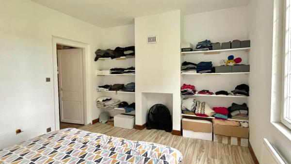 Maison
                                                                                                                                                                                                                                                                                                                        6 pièce(s)                                                                                                                                                                                                          4 chambre(s)                                                                                                                                                                                                          115  m²