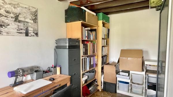 Maison
                                                                                                                                                                                                                                                                                                                        6 pièce(s)                                                                                                                                                                                                          4 chambre(s)                                                                                                                                                                                                          115  m²