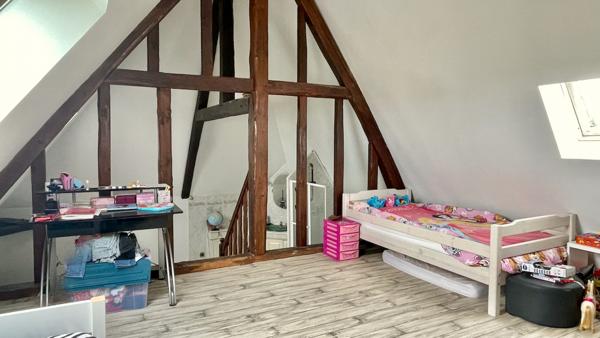 Maison
                                                                                                                                                                                                                                                                                                                        6 pièce(s)                                                                                                                                                                                                          4 chambre(s)                                                                                                                                                                                                          115  m²