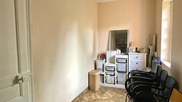 Maison
                                                                                                                                                                                                                                                                                                                        6 pièce(s)                                                                                                                                                                                                          4 chambre(s)                                                                                                                                                                                                          115  m²