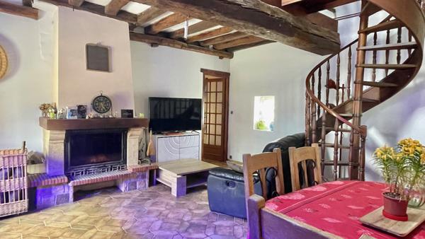 Maison
                                                                                                                                                                                                                                                                                                                        6 pièce(s)                                                                                                                                                                                                          4 chambre(s)                                                                                                                                                                                                          115  m²