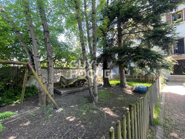 A proximité du centre ! Jolie maison avec jardin bucolique