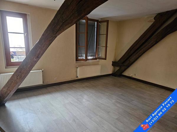 Immeuble 165.84m² à vendre à Joigny 89300