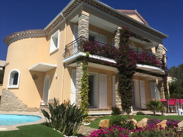Carqueiranne (83320) Villa avec piscine sur le Port de Carqueiranne