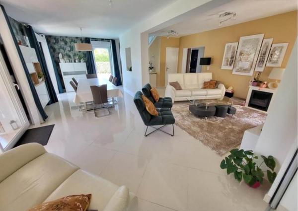 Carqueiranne (83320) Villa avec piscine sur le Port de Carqueiranne