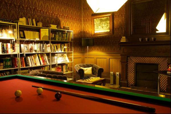 Saint-Front-de-Pradoux (24400) Château enchanté en Périgord blanc