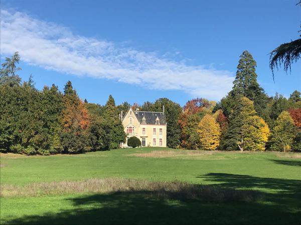Saint-Front-de-Pradoux (24400) Château enchanté en Périgord blanc