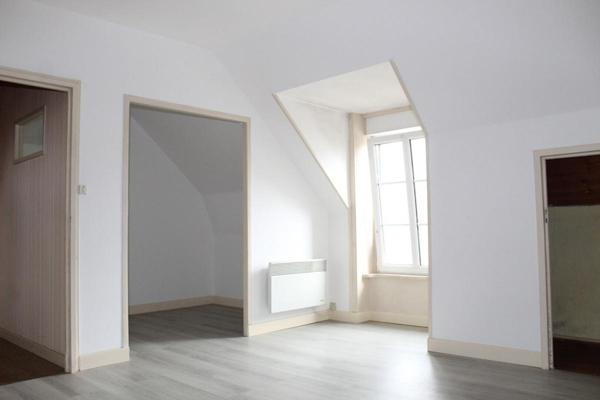 Exclusivité!! Côtes d'Armor 22590 Pordic. 2 chambres, garage indépendant, terrain