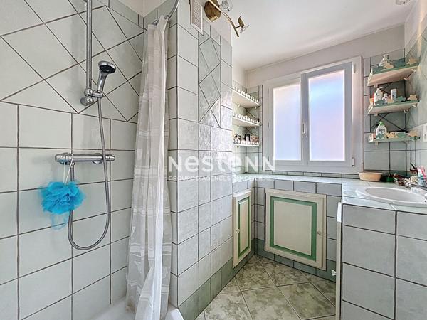 GOLFE JUAN - 3P - 60 m2 - Centre ville - Terrasse - Parking - Cave - Proche mer