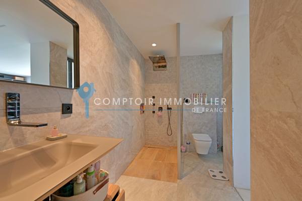 Villa
                                                                                                                                                                                                                                                                                                                        6 pièce(s)                                                                                                                                                                                                          5 chambre(s)                                                                                                                                                                                                          230  m²