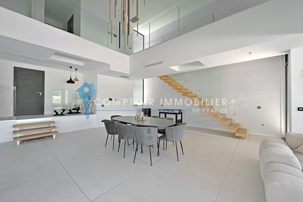 Villa
                                                                                                                                                                                                                                                                                                                        6 pièce(s)                                                                                                                                                                                                          5 chambre(s)                                                                                                                                                                                                          230  m²
