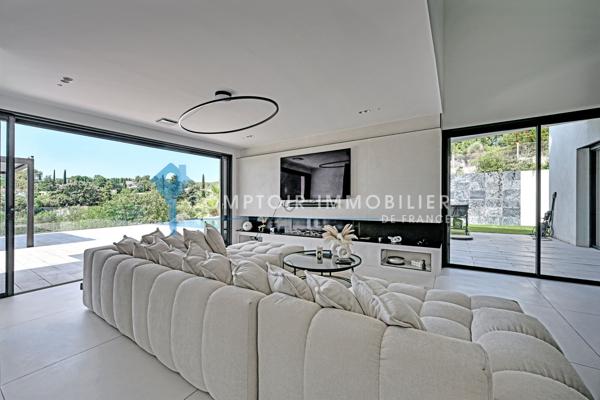 Villa
                                                                                                                                                                                                                                                                                                                        6 pièce(s)                                                                                                                                                                                                          5 chambre(s)                                                                                                                                                                                                          230  m²