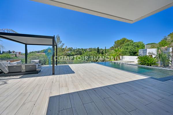 Villa
                                                                                                                                                                                                                                                                                                                        6 pièce(s)                                                                                                                                                                                                          5 chambre(s)                                                                                                                                                                                                          230  m²
