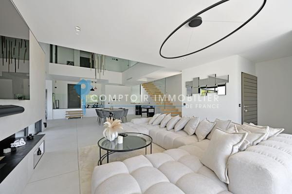Villa
                                                                                                                                                                                                                                                                                                                        6 pièce(s)                                                                                                                                                                                                          5 chambre(s)                                                                                                                                                                                                          230  m²
