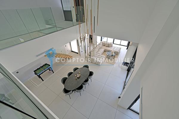 Villa
                                                                                                                                                                                                                                                                                                                        6 pièce(s)                                                                                                                                                                                                          5 chambre(s)                                                                                                                                                                                                          230  m²