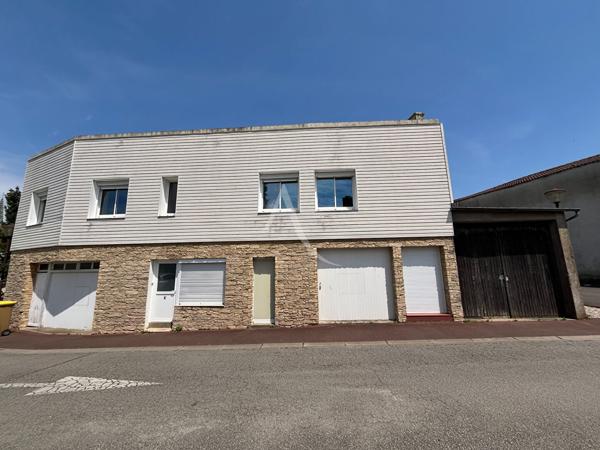 Immeuble de 2 appartements + 1 grange