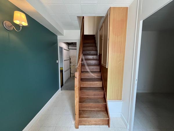 Immeuble de 2 appartements + 1 grange