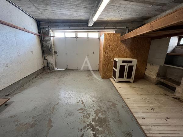 Immeuble de 2 appartements + 1 grange