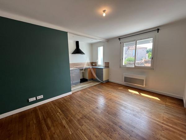 Immeuble de 2 appartements + 1 grange
