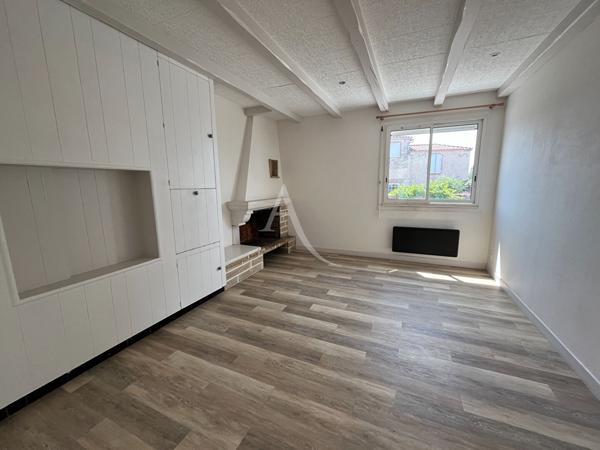 Immeuble de 2 appartements + 1 grange