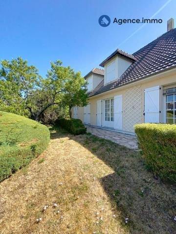 À vendre - Maison traditionnelle, 7 pièces située à Château-la-Vallière (37330)