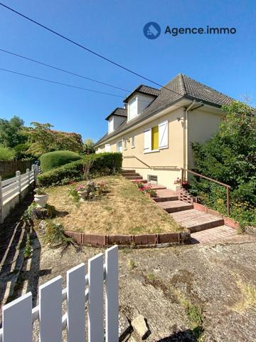 À vendre - Maison traditionnelle, 7 pièces située à Château-la-Vallière (37330)