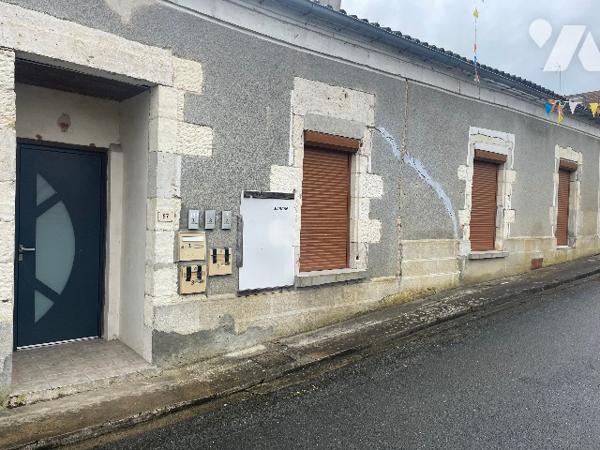 Immeuble composé de 3 appartements, dont 1 loué et les 2 autres à finir de rénover.