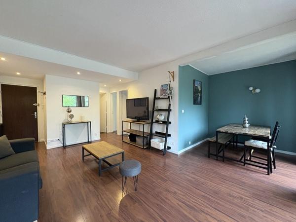 Appartement à louer 1 100 € CC Bordeaux 3 p 77 m² DPE D