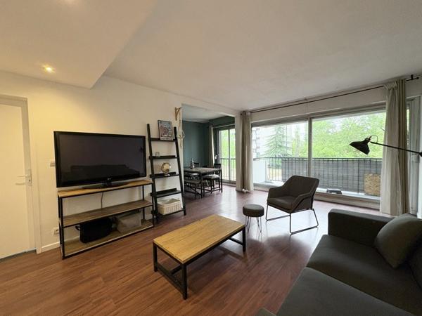 Appartement à louer 1 100 € CC Bordeaux 3 p 77 m² DPE D
