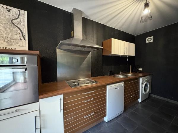 Appartement à louer 1 100 € CC Bordeaux 3 p 77 m² DPE D