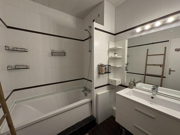 Appartement à louer 1 100 € CC Bordeaux 3 p 77 m² DPE D
