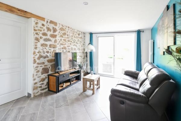 Propriété de Charme - 108 m² - 6 pièces - 4 Chambres - Piscine - Granges et Dépendances - Terrain 7 744 m² - MAGNAC LAVAL (87)
