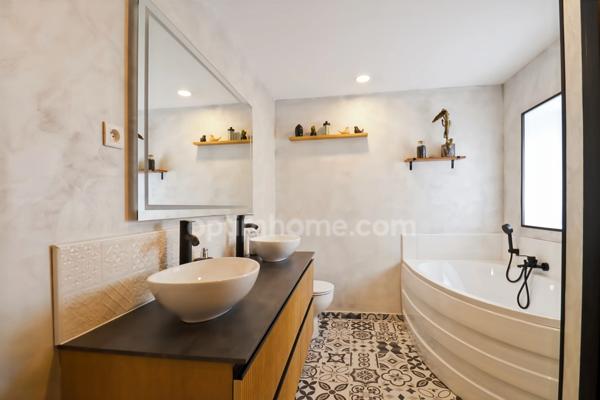 Propriété de Charme - 108 m² - 6 pièces - 4 Chambres - Piscine - Granges et Dépendances - Terrain 7 744 m² - MAGNAC LAVAL (87)