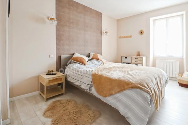 Propriété de Charme - 108 m² - 6 pièces - 4 Chambres - Piscine - Granges et Dépendances - Terrain 7 744 m² - MAGNAC LAVAL (87)